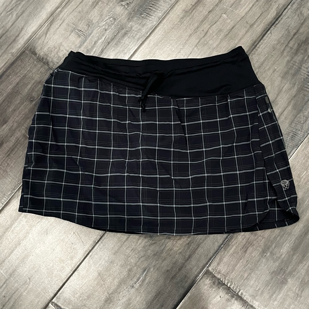 Mountain Hardwear Black Plaid Skort - Size Large